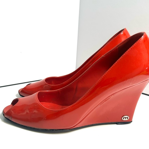 Gucci Shoes - Gucci Women's Red Patent Leather Vitello Vernice Peeptoe‎ Wedges in Size 9